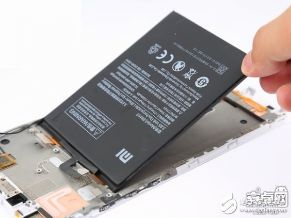 小米Max 2手機(jī)拆解：動手難度不高，容易維修