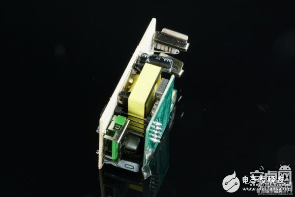 誰(shuí)是李鬼？真假OPPO VOOC閃充充電器對(duì)比拆解